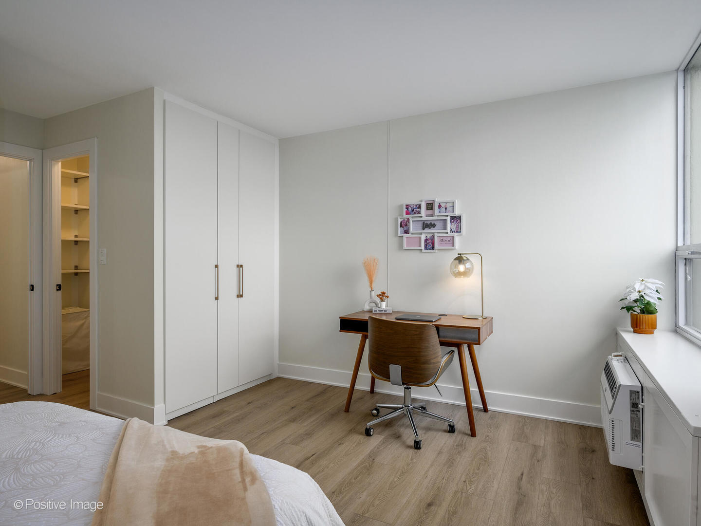 1355 North Sandburg Terrace, Unit 2201D Chicago, IL 60610 - Photo 20 of 44 a workspace with furniture and wooden floor