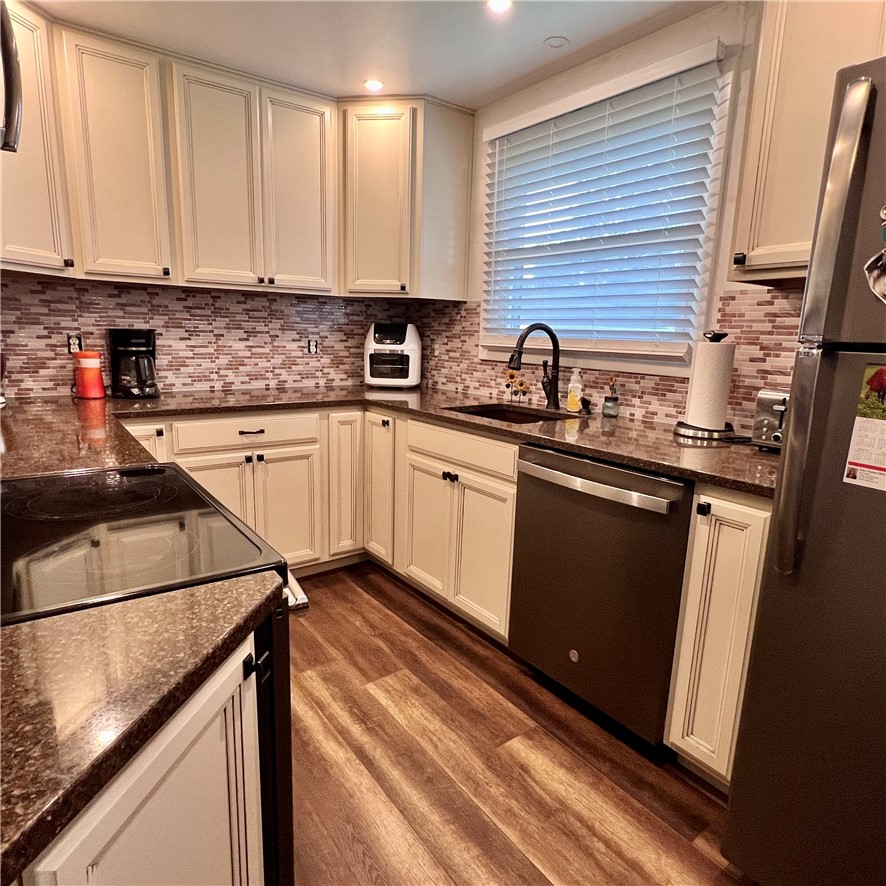 4253 Nevada Road Springfield, OH 45503 - Photo 3 of 28