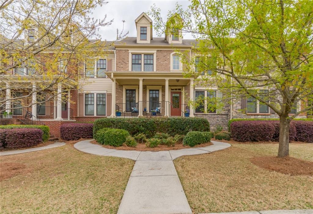 Amazing townhome in Alpharetta, Forsyth County, with circular staircase.