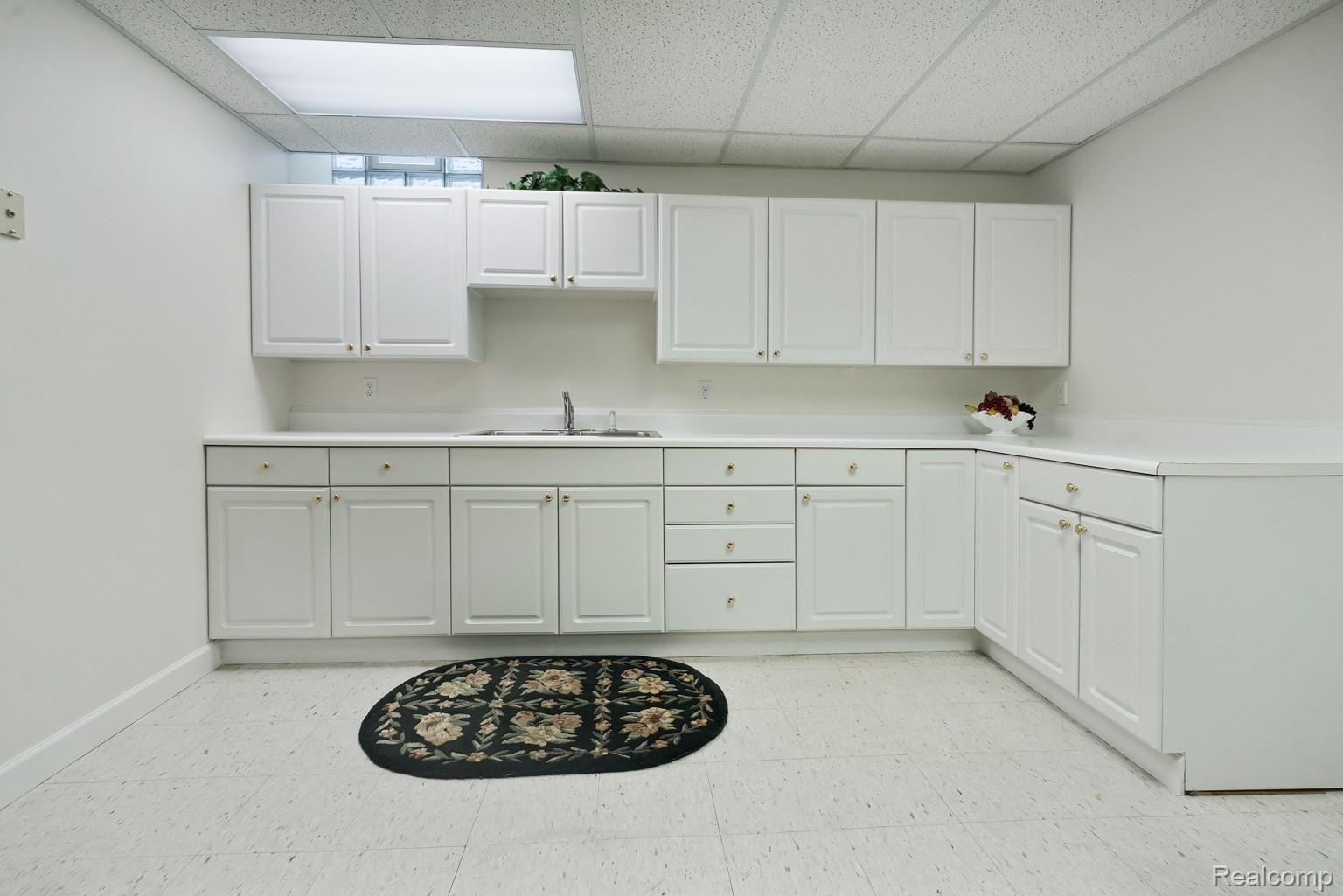 5731 Kirkridge Trail Rochester, MI 48306 - Photo 33 of 41 DSC09803.jpg