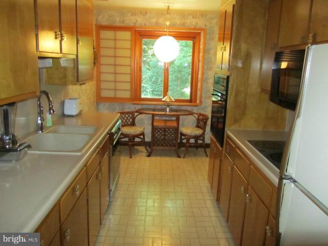 13253 Fountain Head Road Hagerstown, MD 21742 - Photo 1 of 22 Kitchen