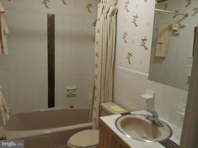 13253 Fountain Head Road Hagerstown, MD 21742 - Photo 2 of 22 Bath
