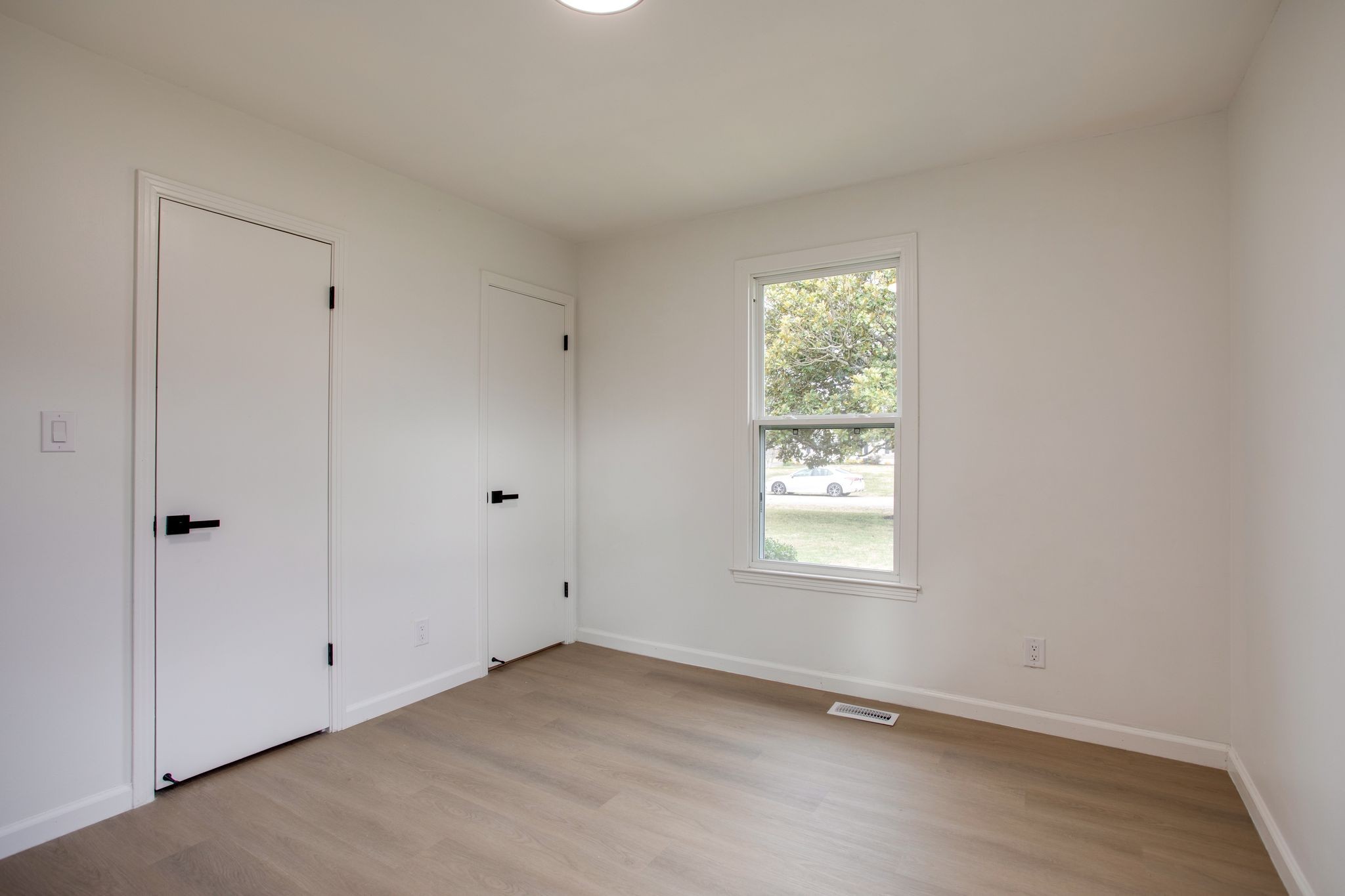 223 Hampton Road Columbia, TN 38401 - Photo 21 of 38 a view of a window in an empty room