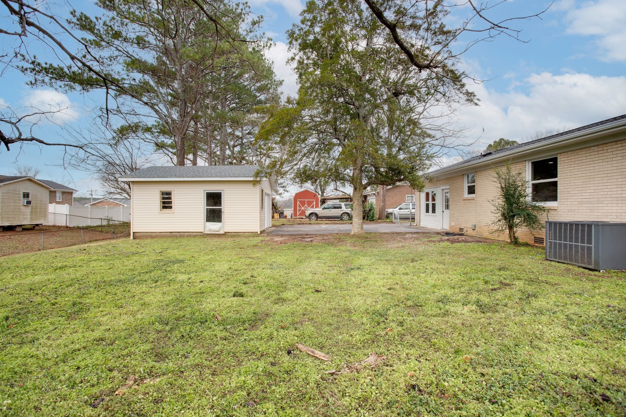 223 Hampton Road Columbia, TN 38401 - Photo 35 of 38 a backyard of a house with table and chairs