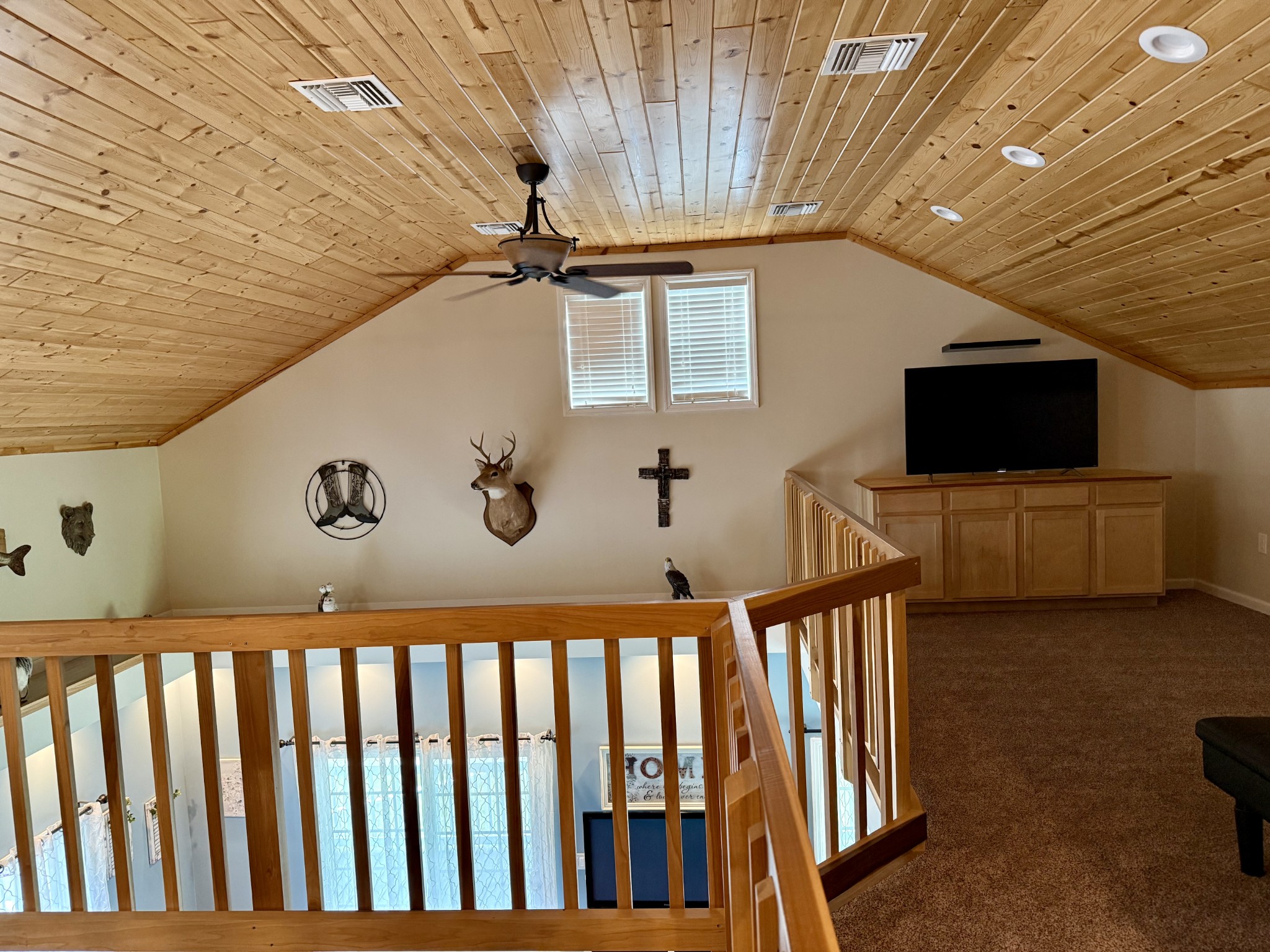 581 Shady Grove Road Bloomington Springs, TN 38545 - Photo 22 of 42 a view of a livingroom with furniture