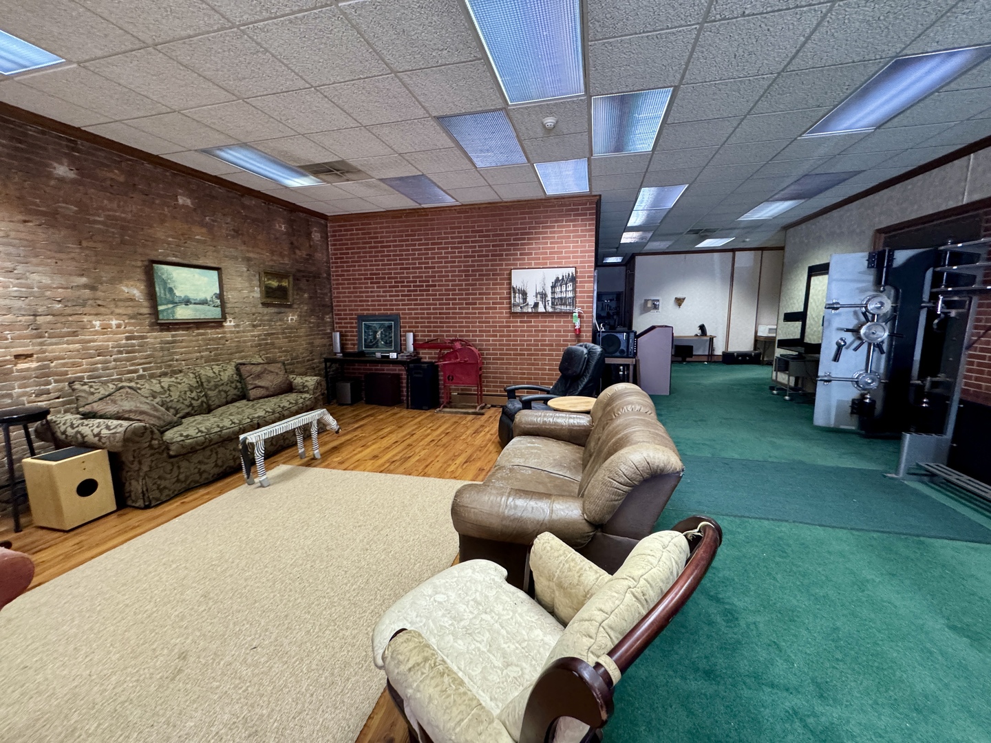 100 West Main Street Tiskilwa, IL 61368 - Photo 6 of 27 a living room with furniture