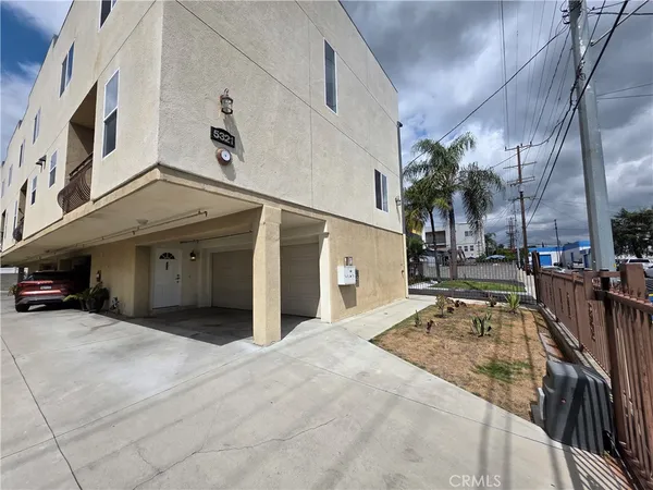 $3,495 | 5321 Auckland Avenue, Unit 1, North Hollywood, CA 91601