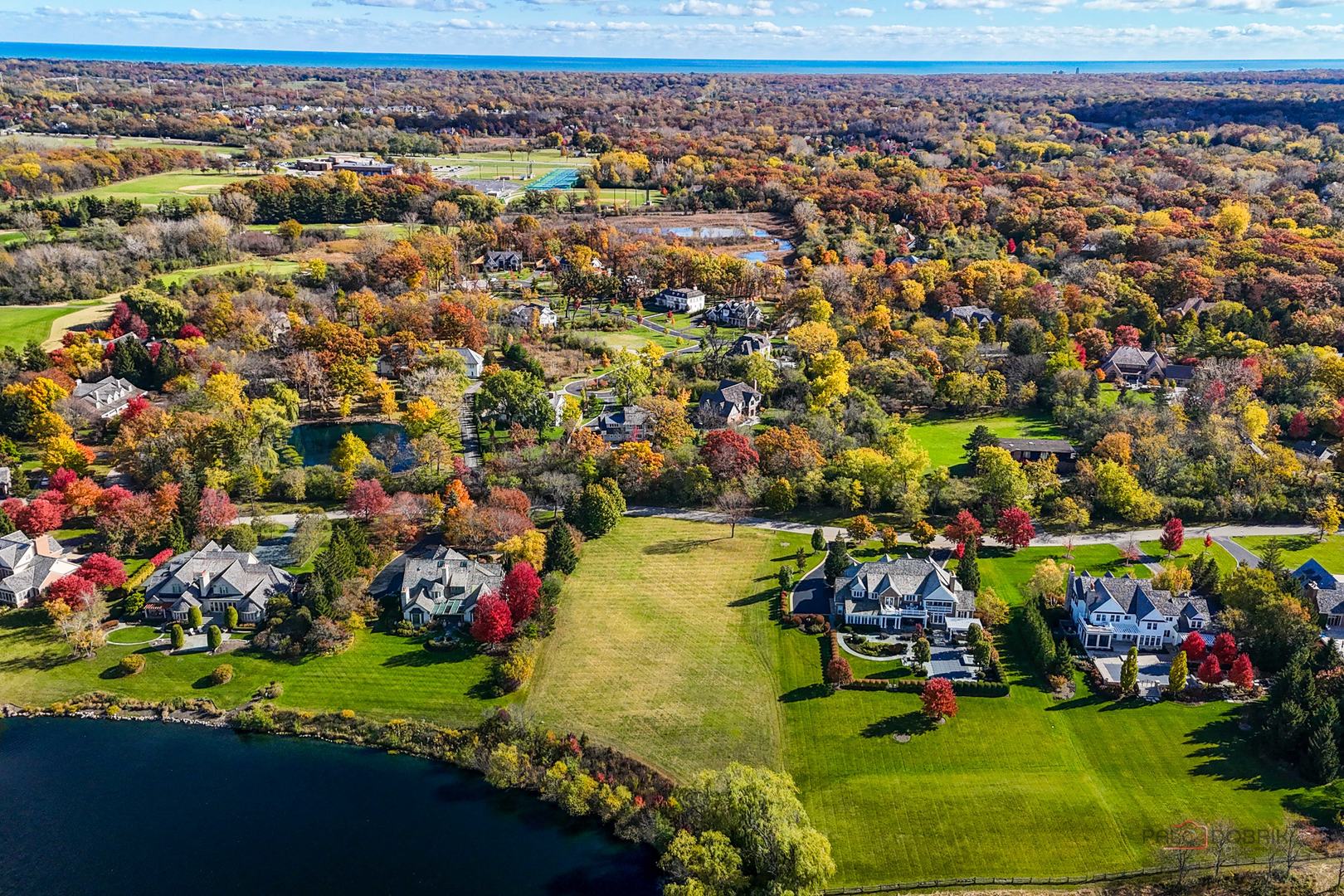 470 Stablewood Lane Lake Forest, IL 60045 - Photo 7 of 21 a view of a city