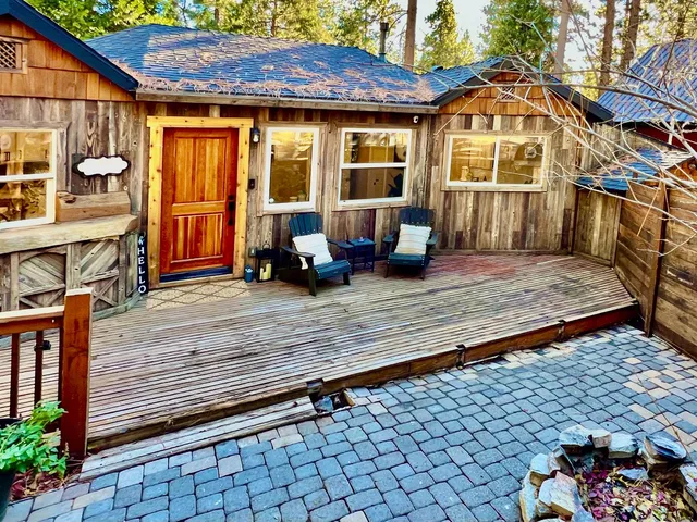 a view of a water fountain