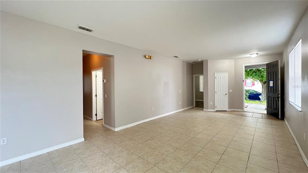 318 Sand Ridge Drive Davenport, FL 33896 - Photo 4 of 33
