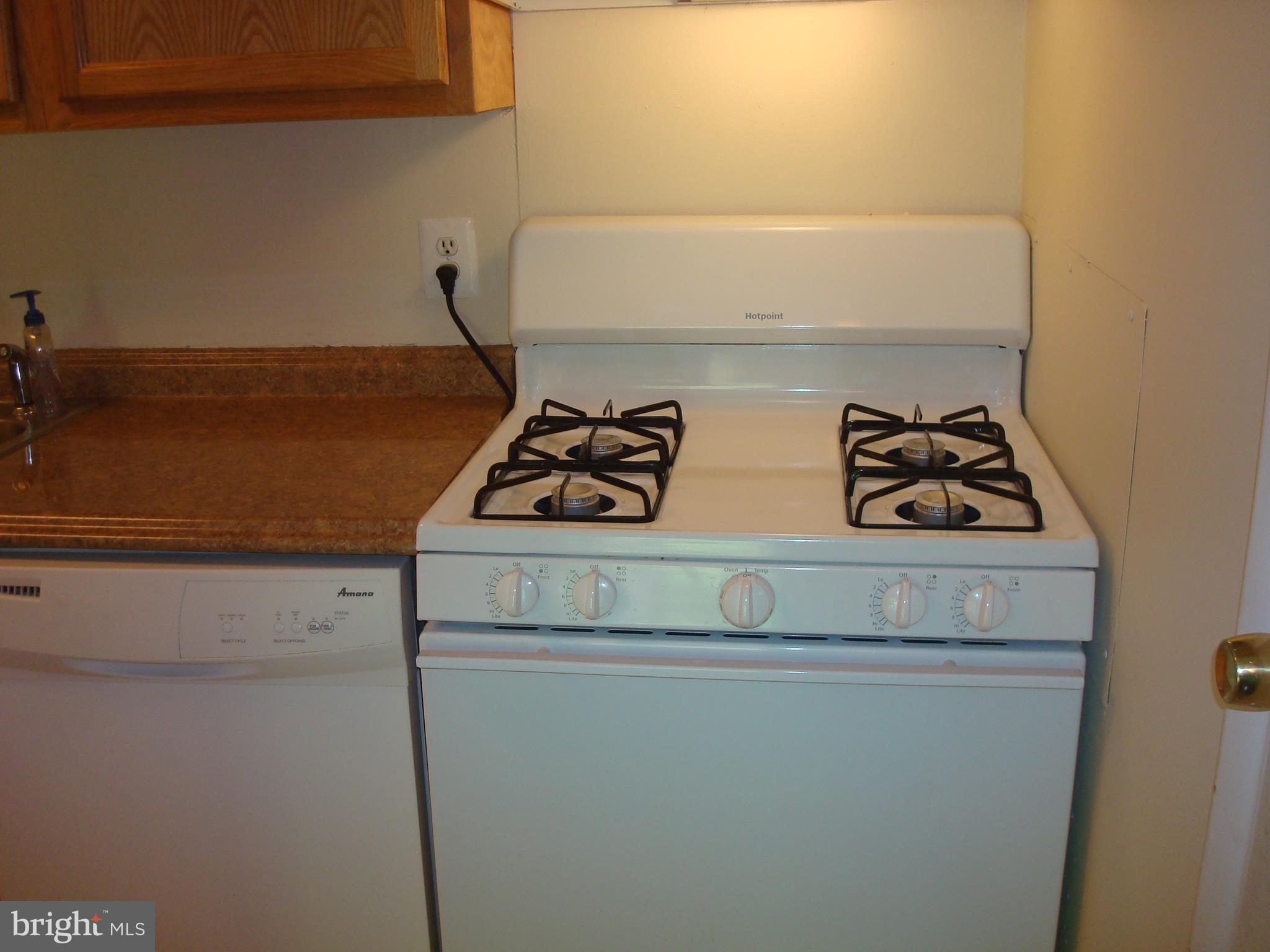 3742 Bel Pre Road, Unit 12 Silver Spring, MD 20906 - Photo 12 of 21 Gas cooking!