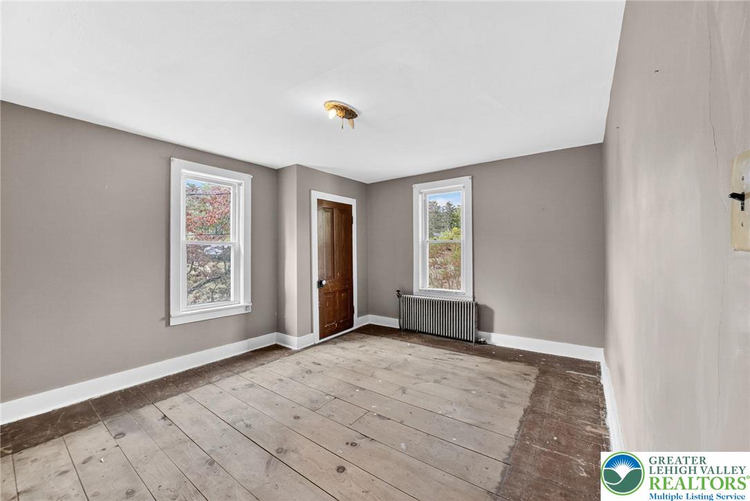 202 Main Street Portland, PA 18343 - Photo 16 of 40 an empty room with windows