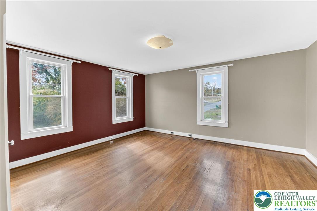 202 Main Street Portland, PA 18343 - Photo 17 of 40 an empty room with windows and closet