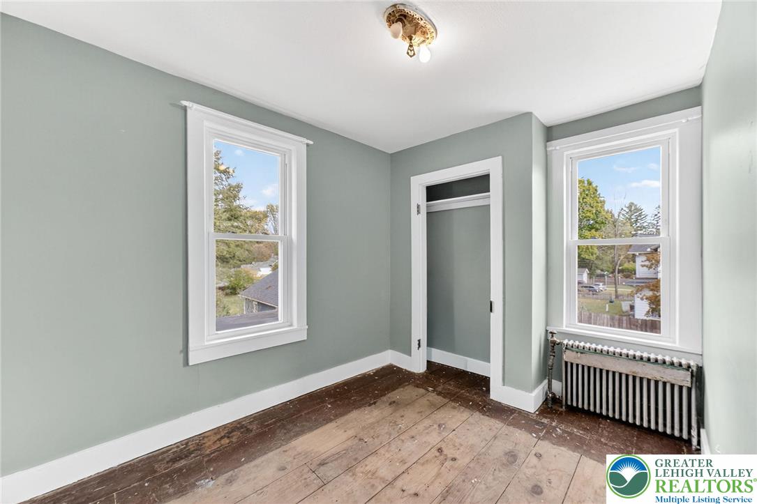 202 Main Street Portland, PA 18343 - Photo 21 of 40 an empty room with windows