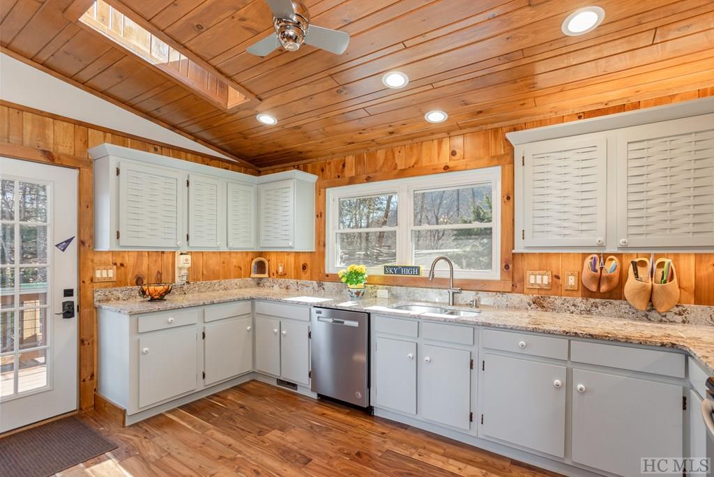 278 Golf View Road Sapphire, NC 28774 - Photo 19 of 68 Gallery Image 19
