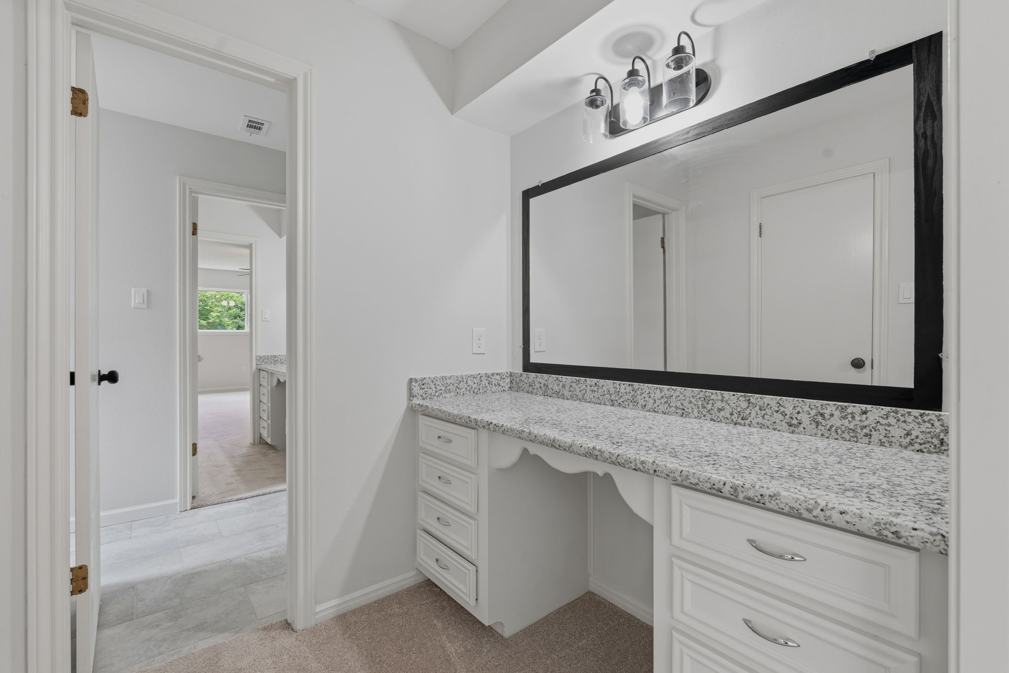 8122 Oak Moss Drive Spring, TX 77379 - Photo 25 of 36 Hallway / Vanity