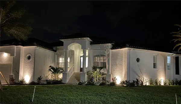 a view of a back yard