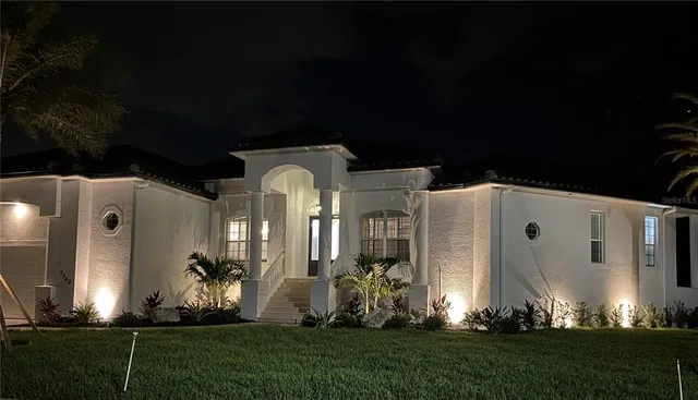 a view of a back yard