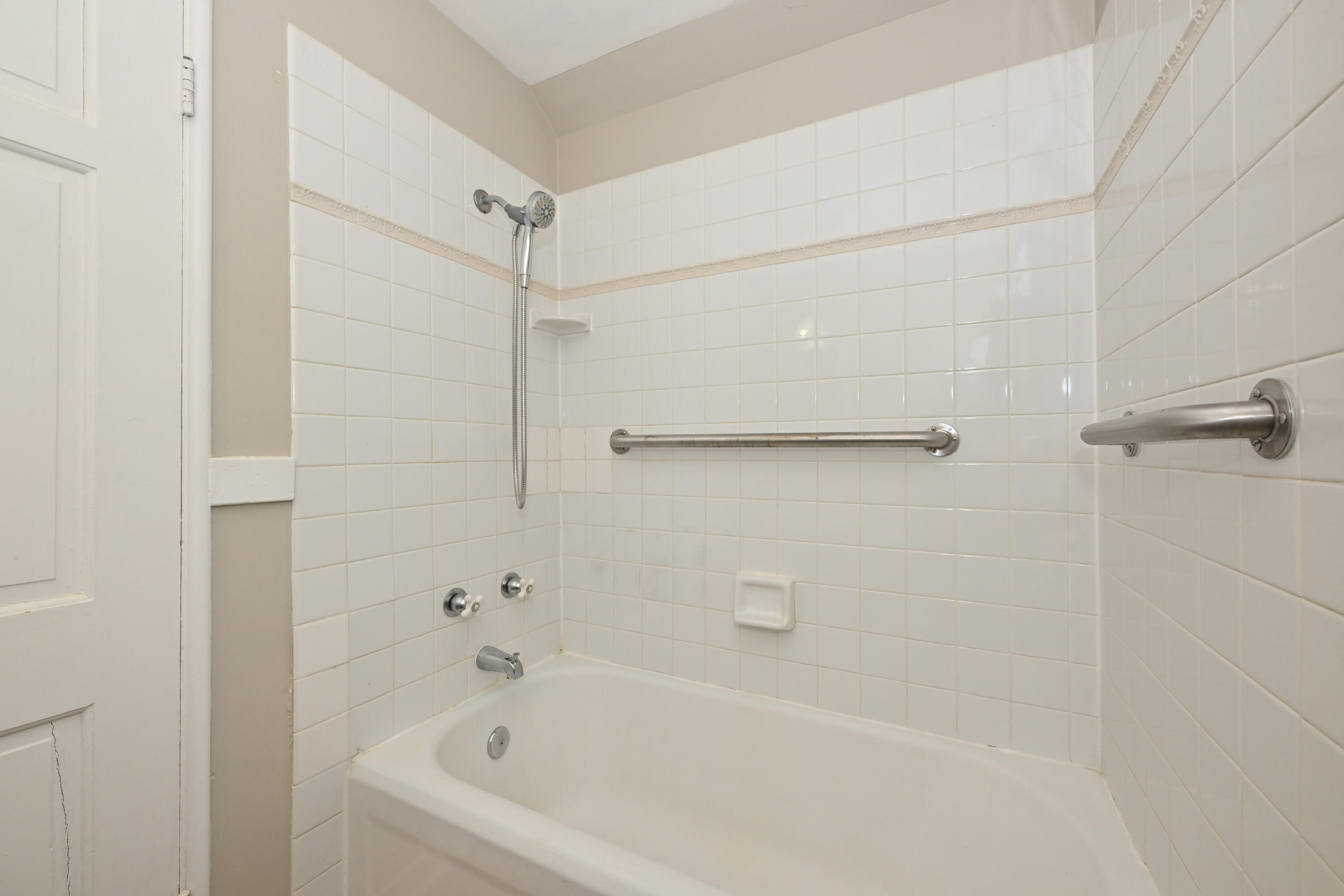 6700 Conifer Lane Greendale, WI 53129 - Photo 11 of 27 Full bath upper