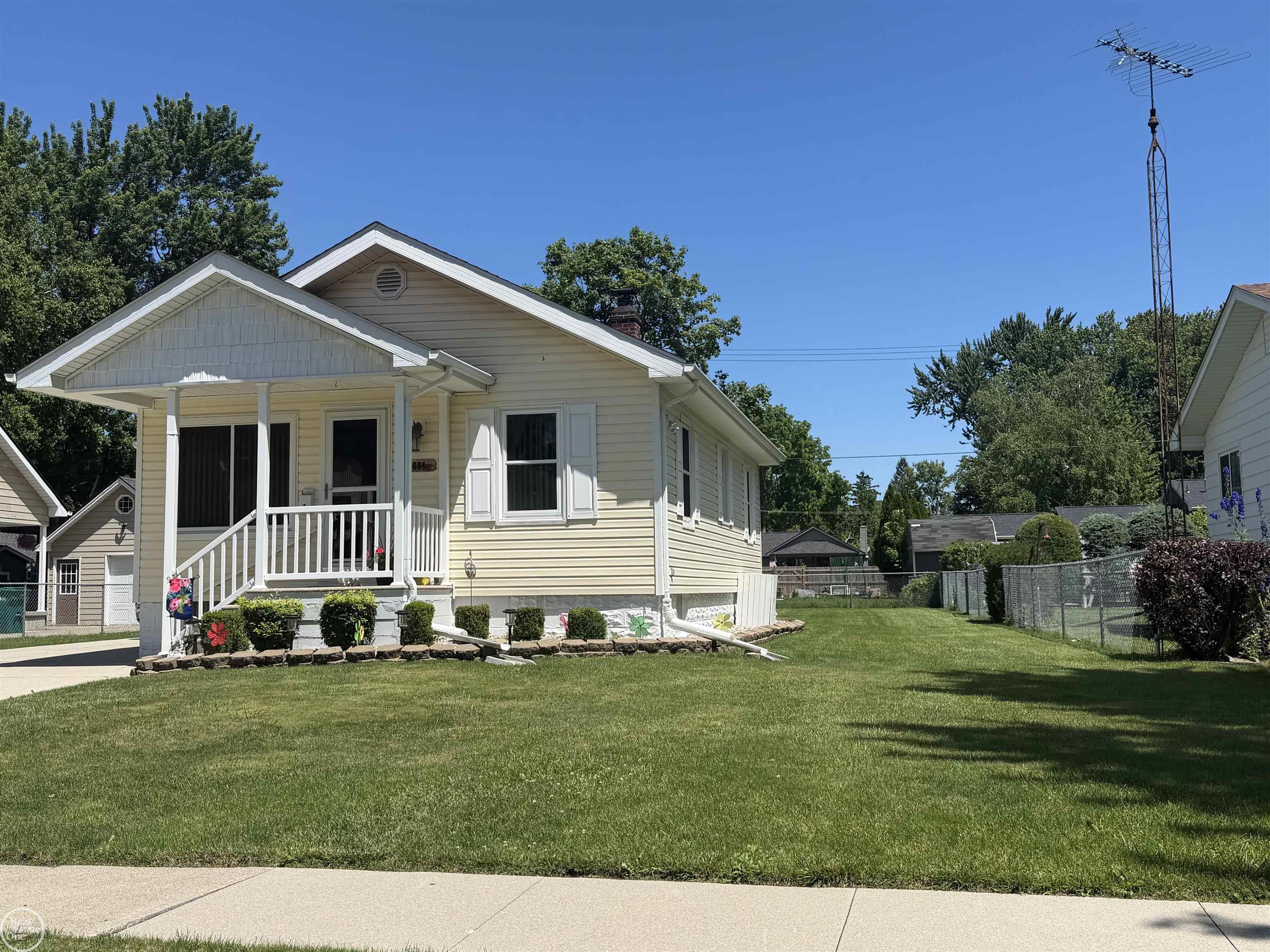 804 Waterloo St. Clair, MI 48079 - Photo 2 of 35