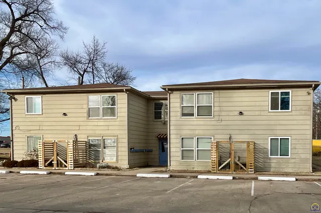 $475,000 | 2031 Northwest Logan Street, Topeka, KS 66608