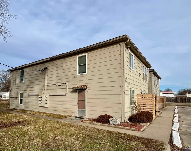 $475,000 | 2031 Northwest Logan Street, Topeka, KS 66608