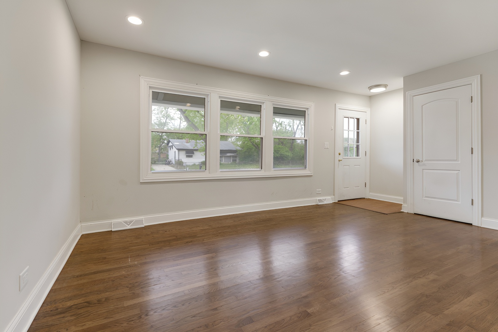 15303 Birch Road Markham, IL 60428 - Photo 3 of 20
