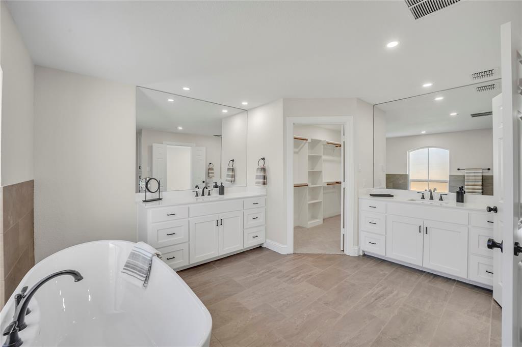 7004 Ledbetter Road Arlington, TX 76001 - Photo 13 of 40