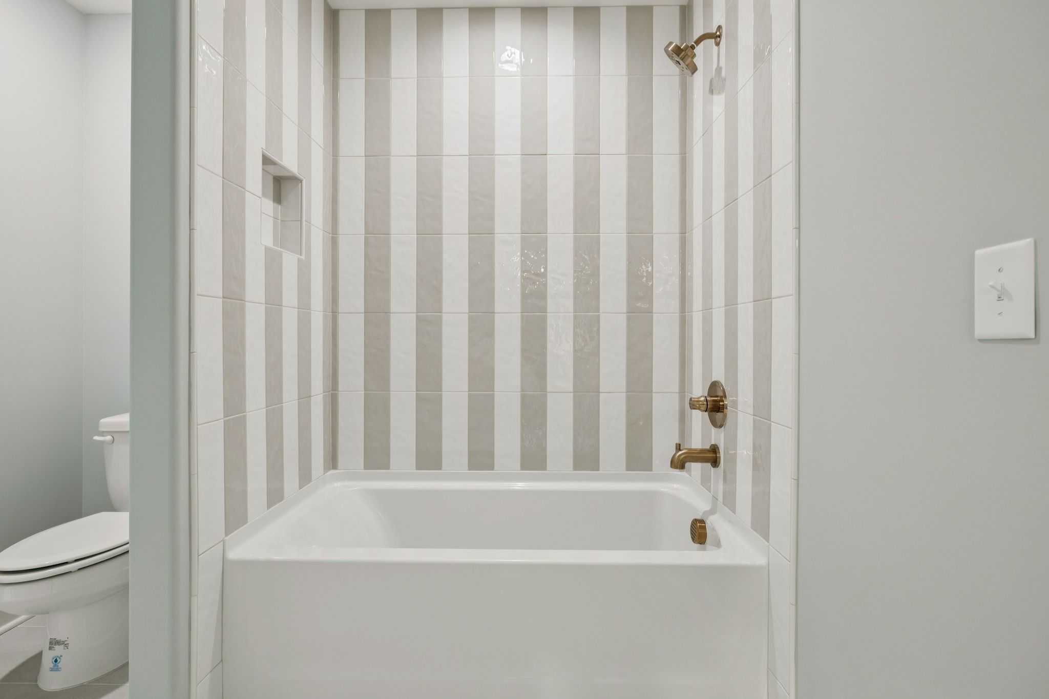 217 Bellsford Road Gallatin, TN 37066 - Photo 46 of 73 a bathroom with a bathtub and shower