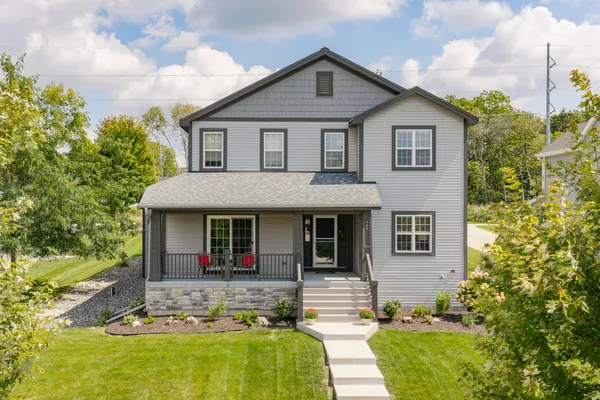 $750,000 | 466 Bleeker Street, Delafield, WI 53018