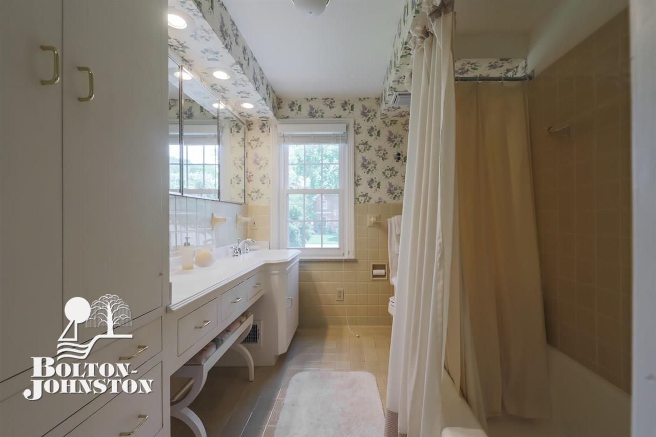 227 Lake Shore Road Grosse Pointe Farms, MI 48236 - Photo 23 of 48