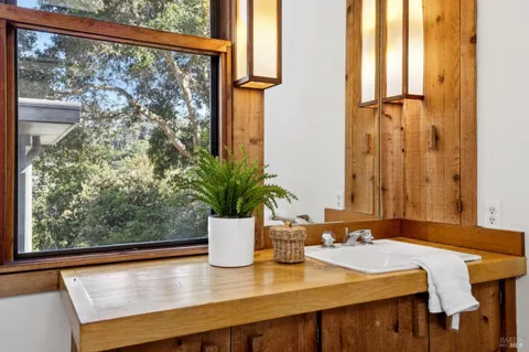 $1,725,000 | 95 Via De La Vista, Inverness, CA 94937