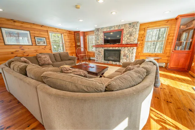 $879,900 | 7 Yodeling Lane, West Dover, VT 05356