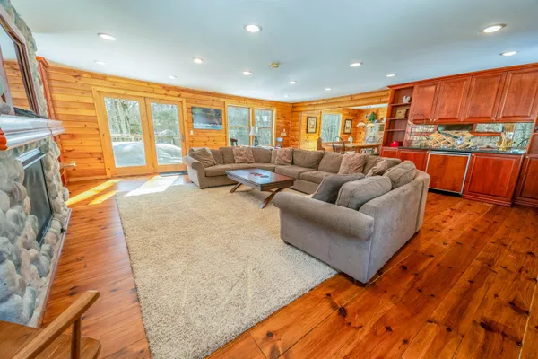 $879,900 | 7 Yodeling Lane, West Dover, VT 05356