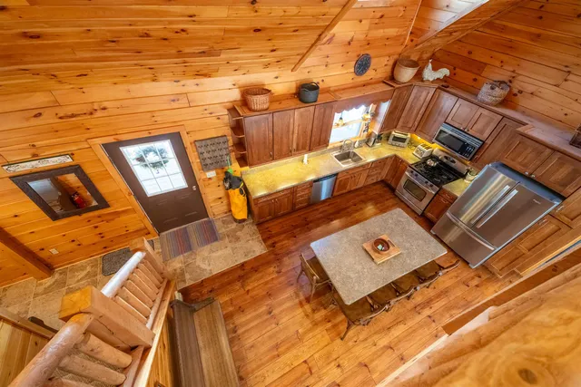 $879,900 | 7 Yodeling Lane, West Dover, VT 05356
