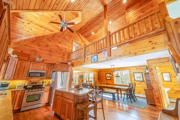 $879,900 | 7 Yodeling Lane, West Dover, VT 05356