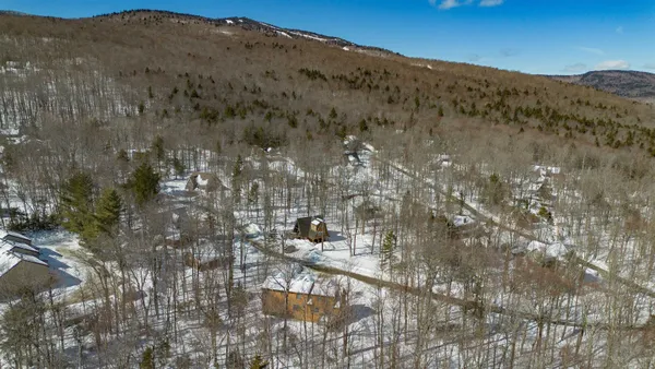 $879,900 | 7 Yodeling Lane, West Dover, VT 05356