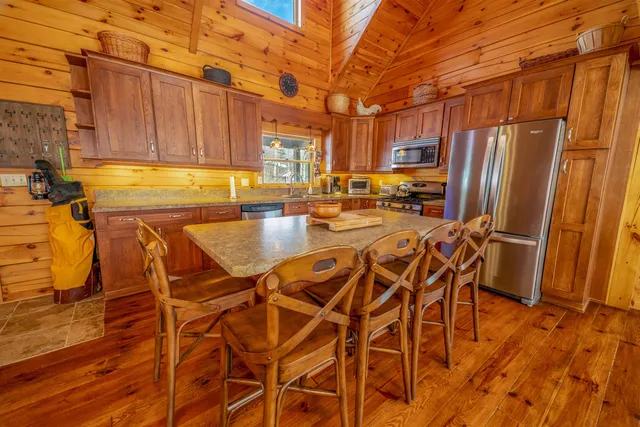 $879,900 | 7 Yodeling Lane, West Dover, VT 05356