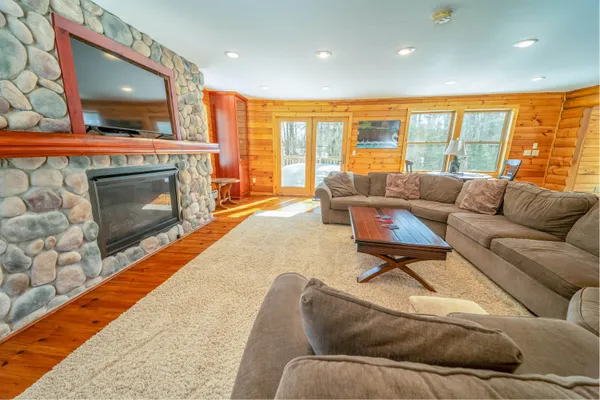 $879,900 | 7 Yodeling Lane, West Dover, VT 05356