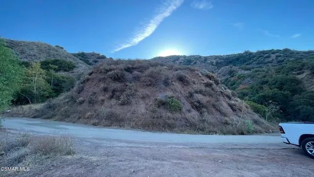 a view of a dry yard with mountain