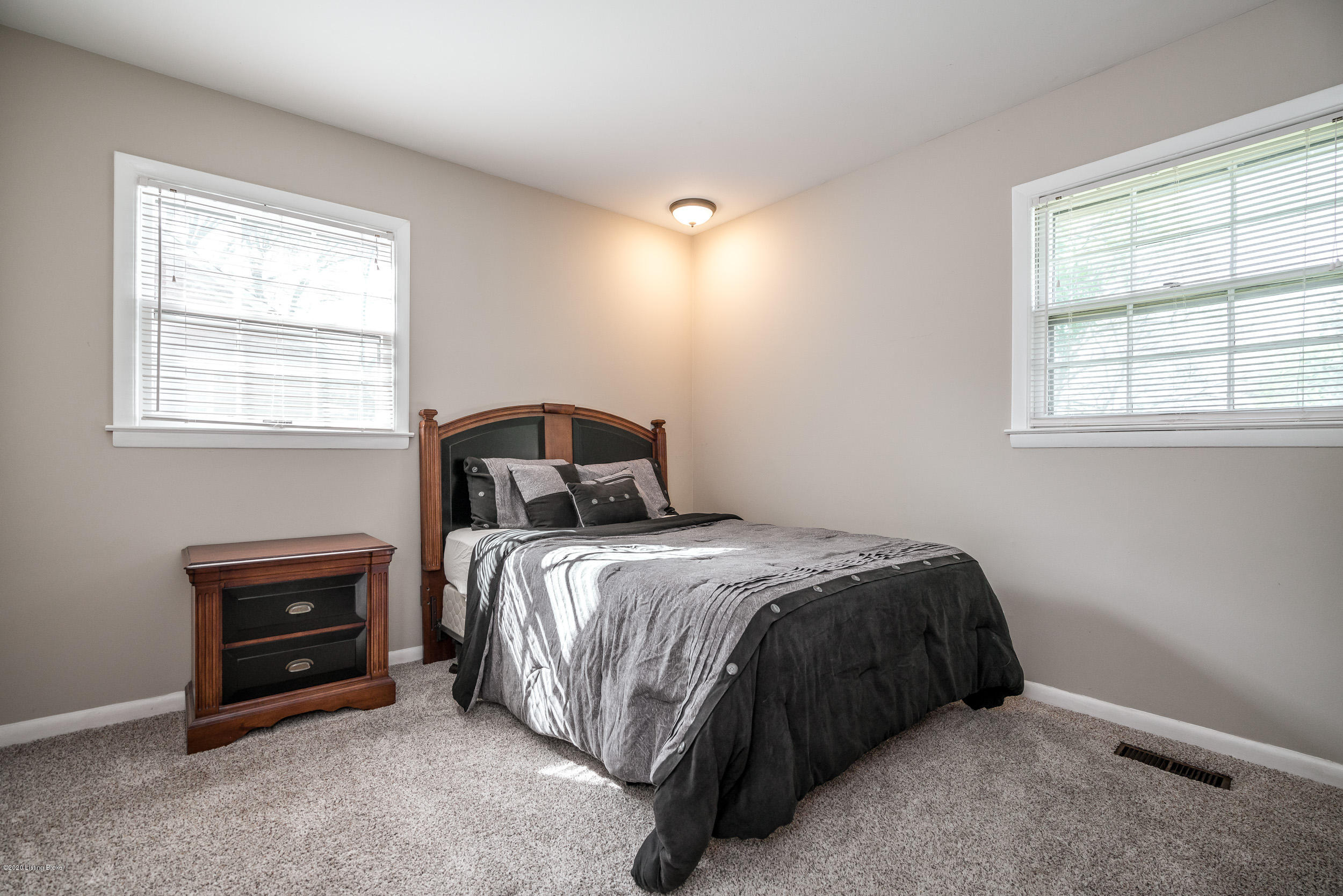 2852 Nepperhan Road Louisville, KY 40218 - Photo 29 of 38 2852 Nepperhan Road-34