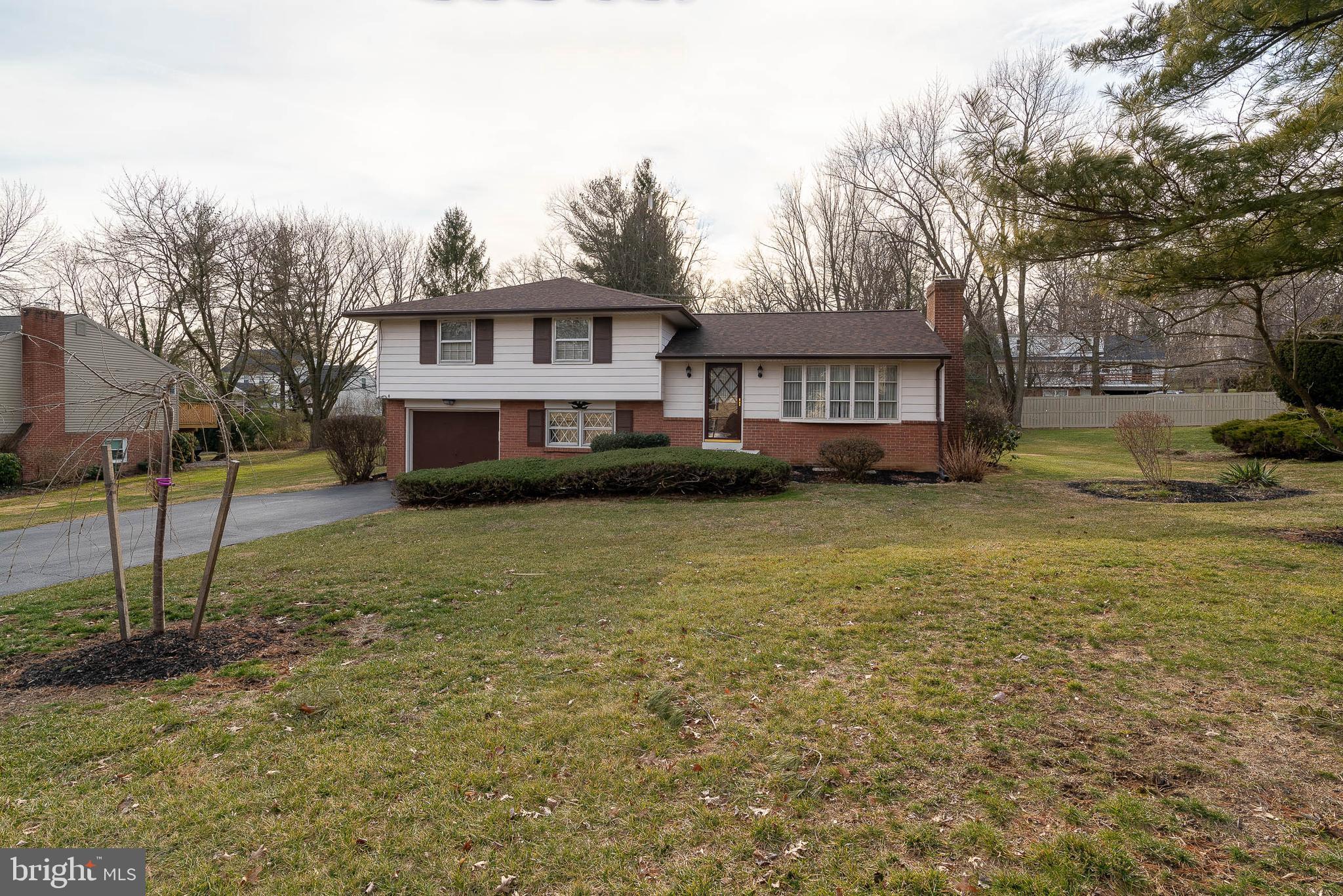 121 St Thomas Road Lancaster, PA 17601 - Photo 1 of 7