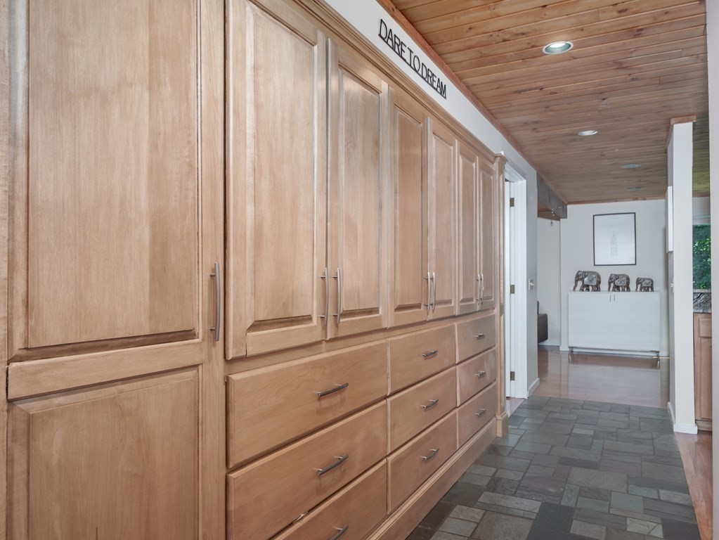 21 Balmoral Road Boxford, MA 01921 - Photo 7 of 40