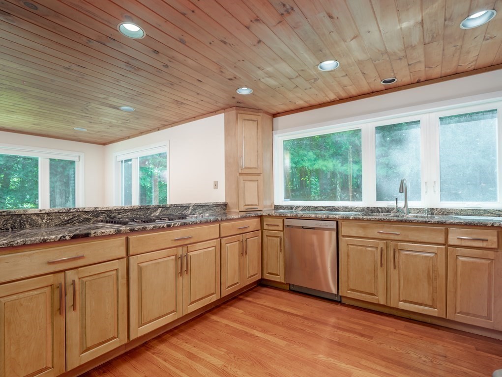 21 Balmoral Road Boxford, MA 01921 - Photo 8 of 40