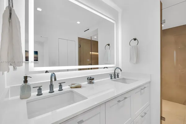 $5,000 | 199 Ocean Ln Drive, Unit 602, Key Biscayne, FL 33149