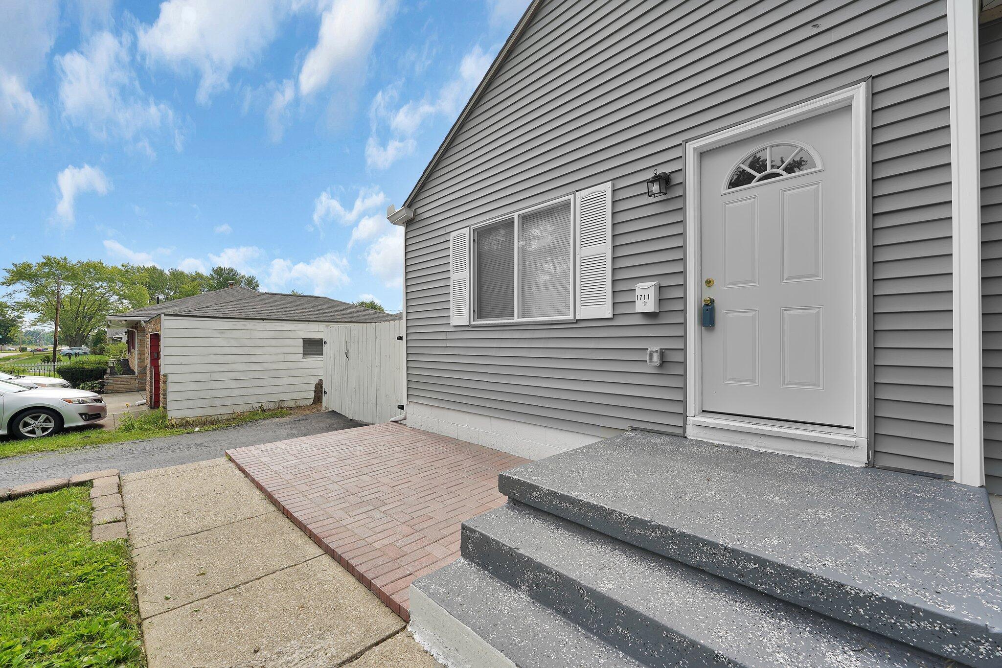 1711 Northridge Road Columbus, OH 43224 - Photo 2 of 24 2-web-or-mls-1711-northridge-rd