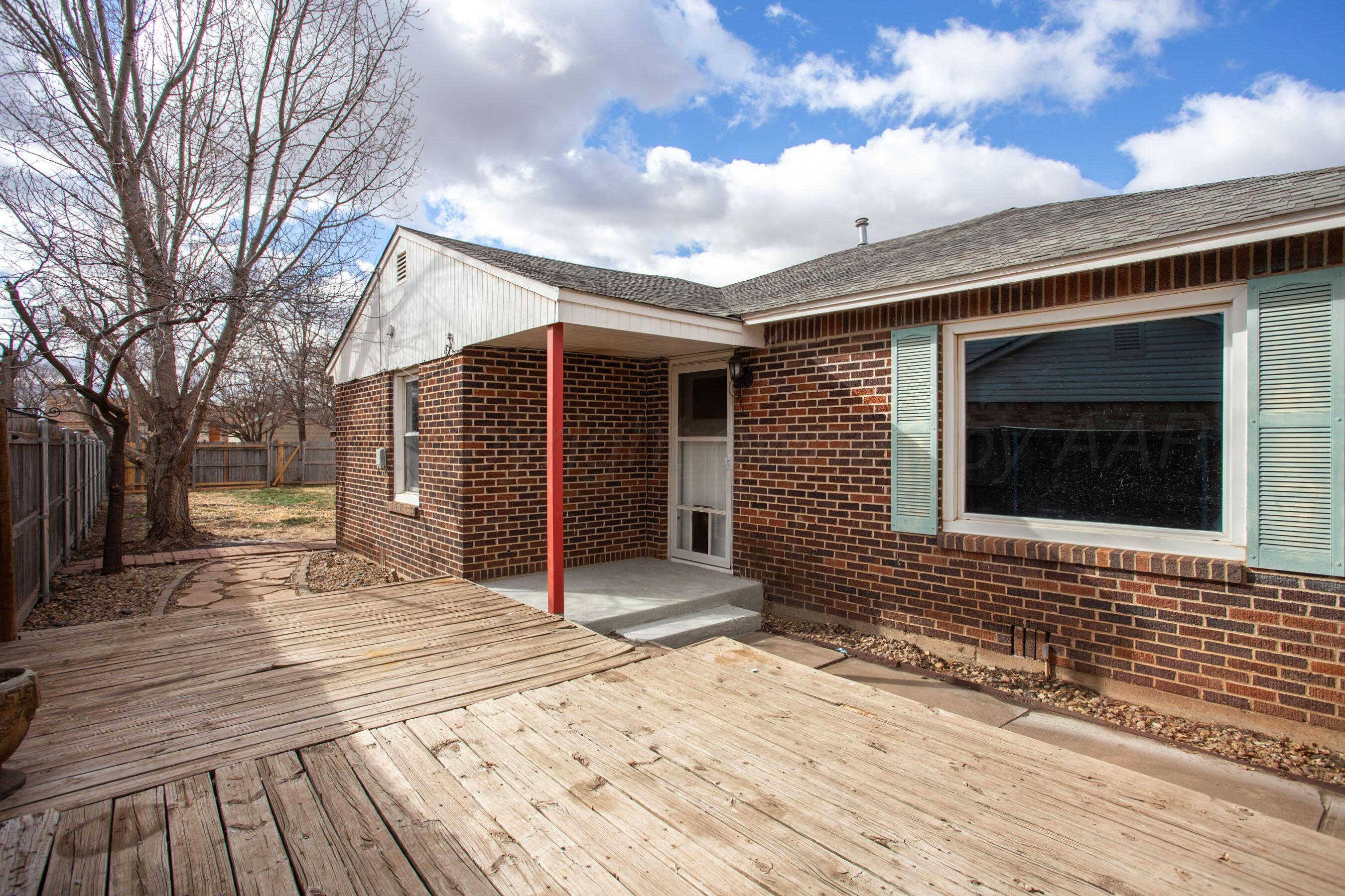 4815 Southwest 10th Avenue Amarillo, TX 79106 - Photo 20 of 21 a front view of a house with a yard