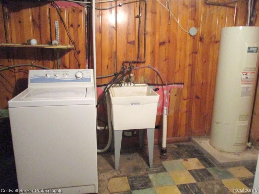 6697 South Durand Road Durand, MI 48429 - Photo 24 of 47 24 LAUNDRY SINK.JPG