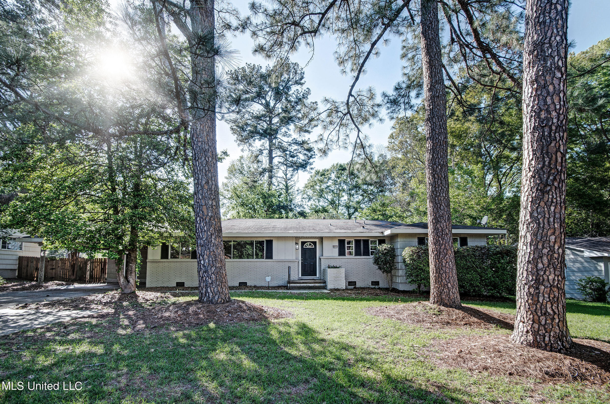 4633 Old Canton Road Jackson, MS 39211 - Photo 1 of 22 Front of House