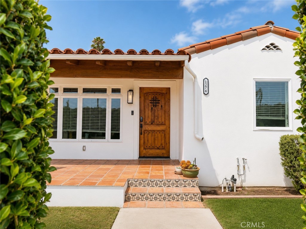 1274 South Muirfield Road Los Angeles, CA 90019 - Photo 3 of 16